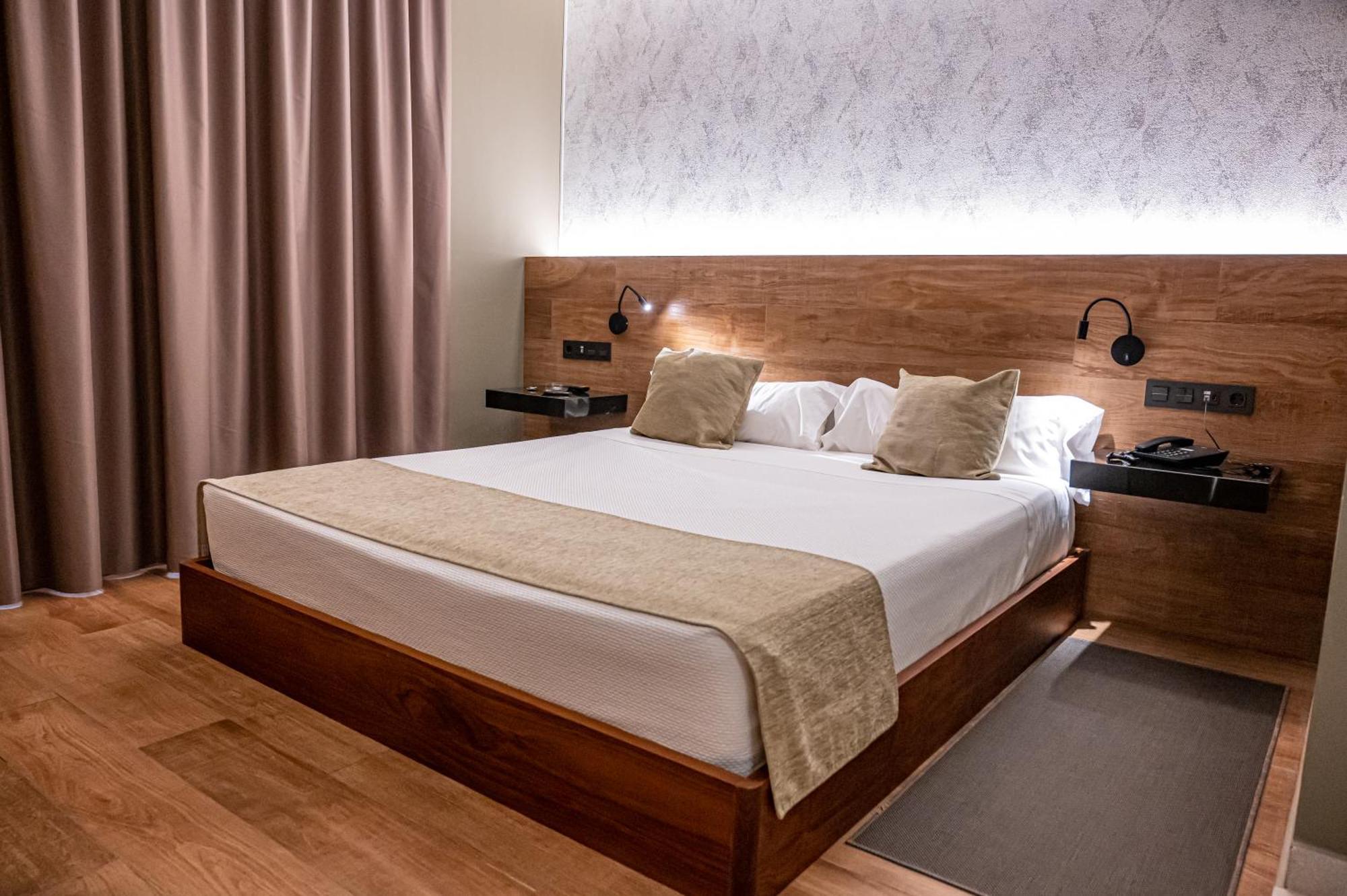 Hotel Luve Сан-Антонио-де-Бенахебер Экстерьер фото